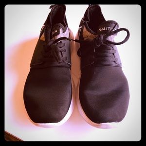 Nautica Gray & Black Athletic Shoes!
